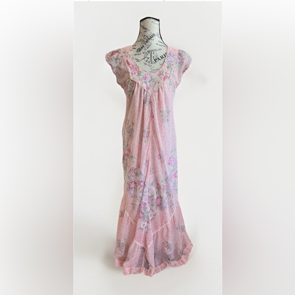 Vintage 70s Just Casino Hawaii Carol & Mary
Hawaiian Pink Maxi Floral Boho Dress